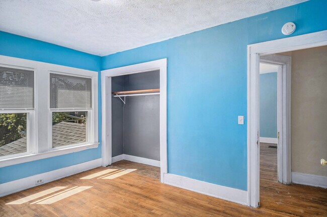 Building Photo - 1321 Bemis St SE