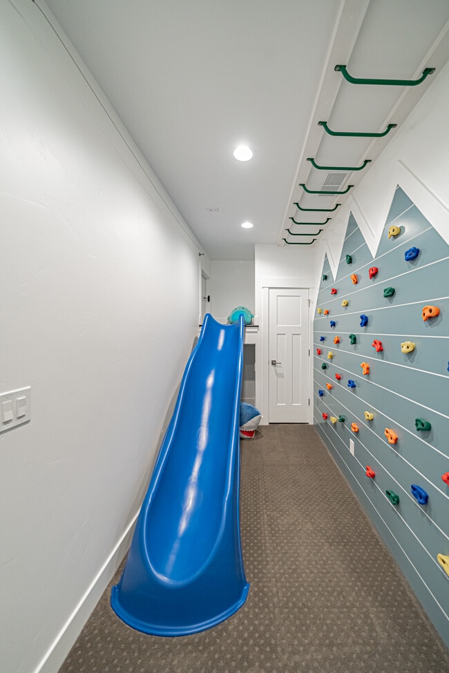 Building Photo - 949 Greenwillow Ln