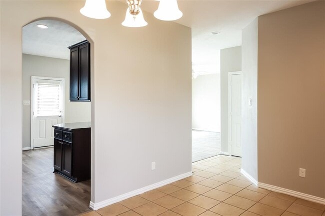 Building Photo - 8023 Louise Oak Ct