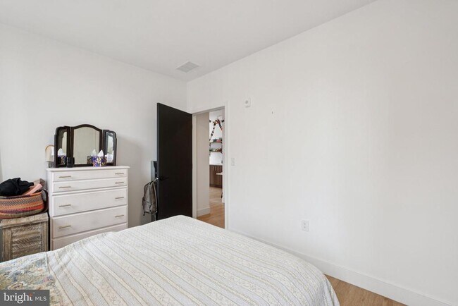 Building Photo - 1254 S 18th St