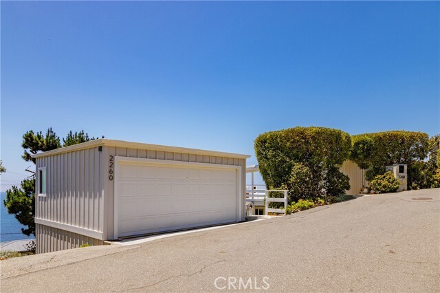 Building Photo - 2260 Crestview Dr