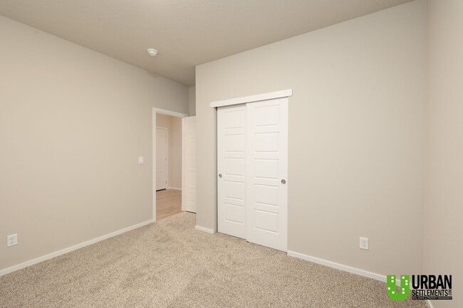 Building Photo - 3744 Clinton Rd