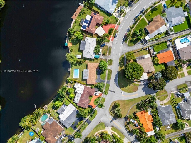 Building Photo - 317 N 31st Ave