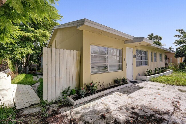 Building Photo - 651 SW 15th St