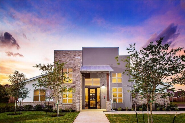 Building Photo - 6203 Dumfries Ln