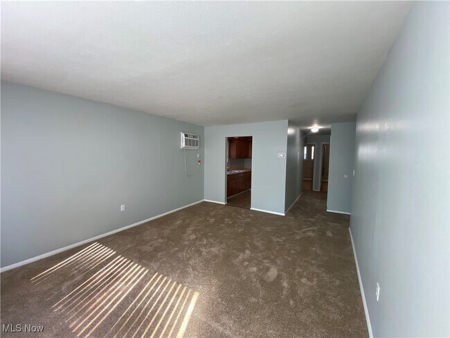 Building Photo - 1450 Riverside Dr