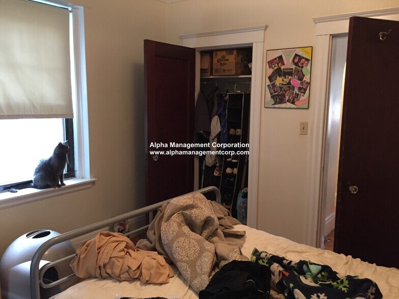 Building Photo - 349 Pleasant St