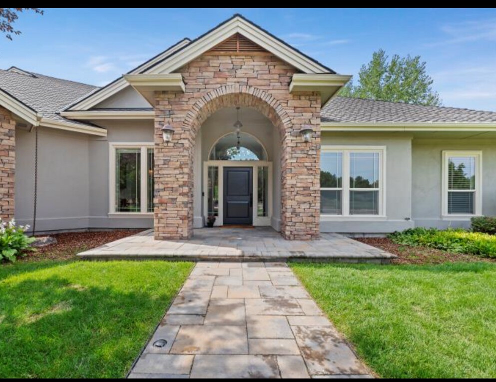 Building Photo - 103 S Alder Ln