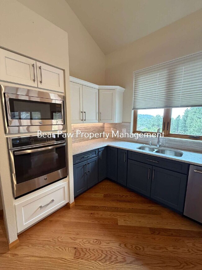 Building Photo - "Embrace Spacious Livingin this  3-Bedroom Gem in Genesee!"
