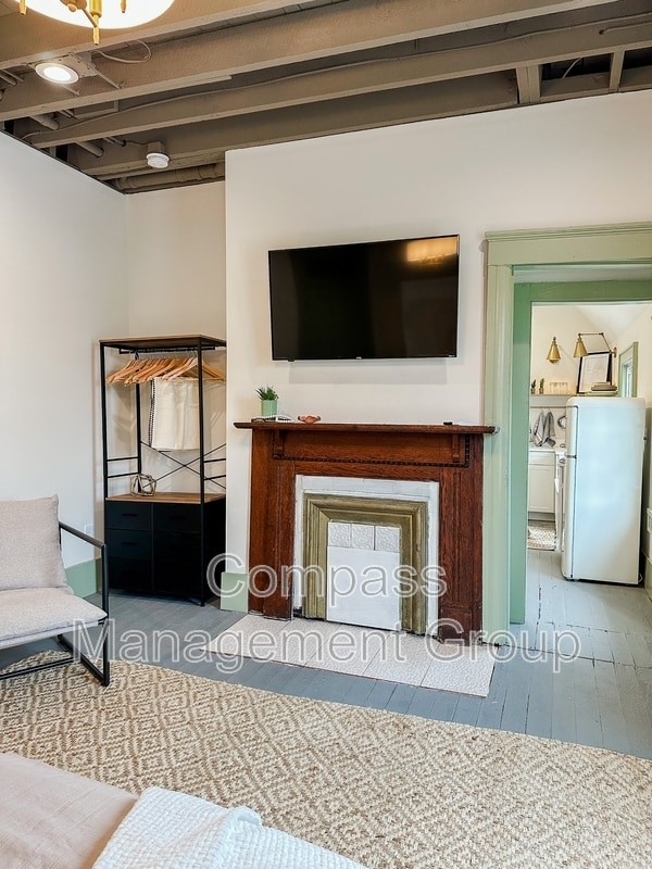 Building Photo - 813 Hall of Fame Dr