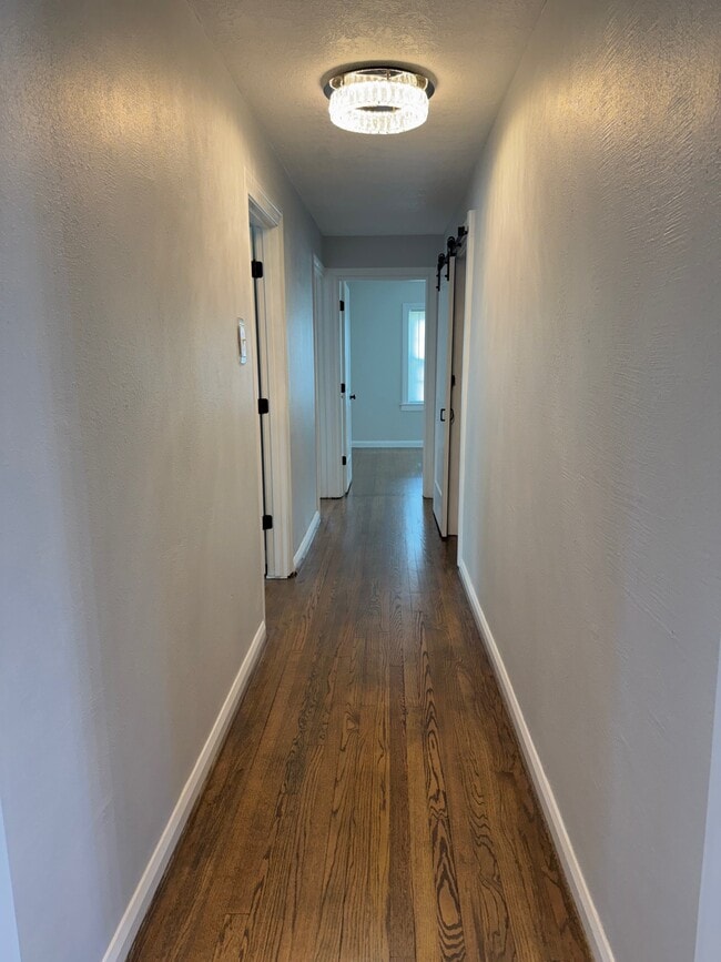 Building Photo - 702 Marion St