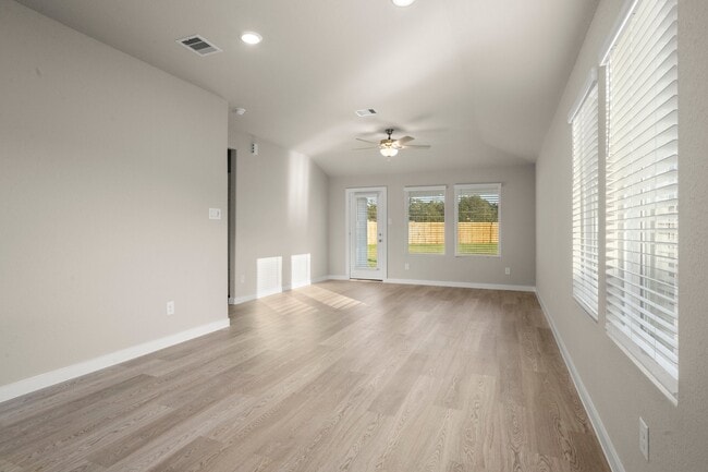 Building Photo - 16529 Breezy Knl Ct