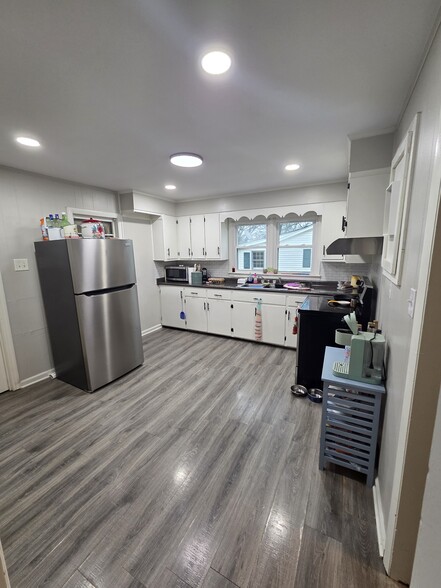 Building Photo - 1716 Fayetteville Hwy