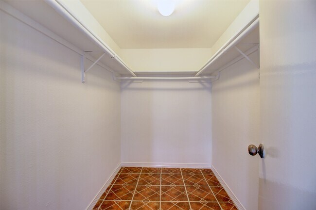 Building Photo - 11842 Spring Grove Dr