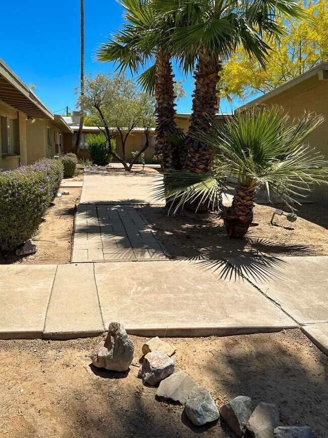 Building Photo - 1229 E Drachman St