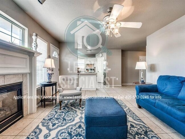 Building Photo - Stunning West Norman 3 Bed 2 Bath Townhome!