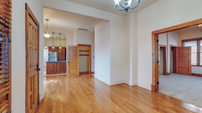 Building Photo - HISTORIC EDO 2/BD 2/BA CONDO