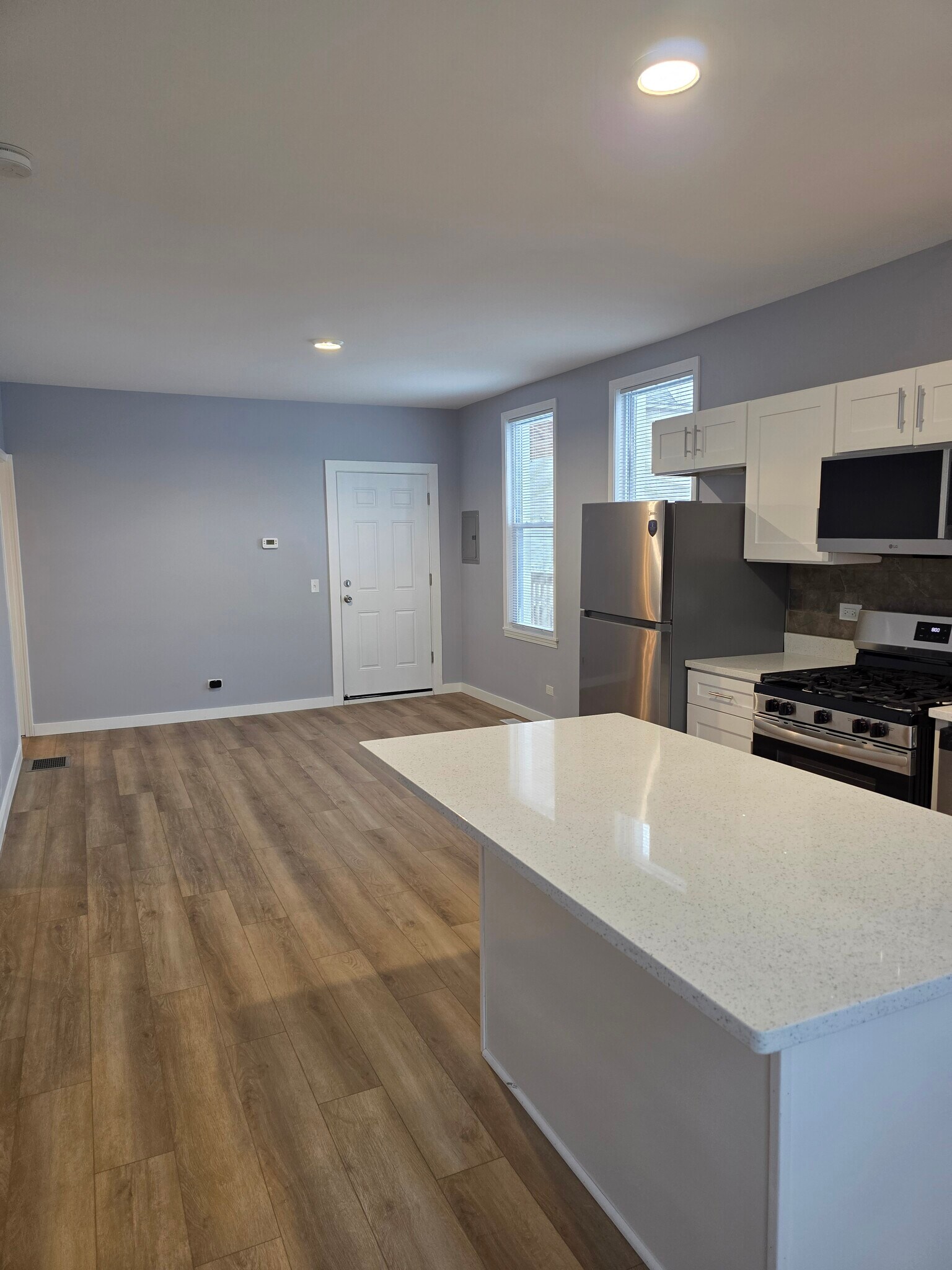 Building Photo - 7613 W 60th St