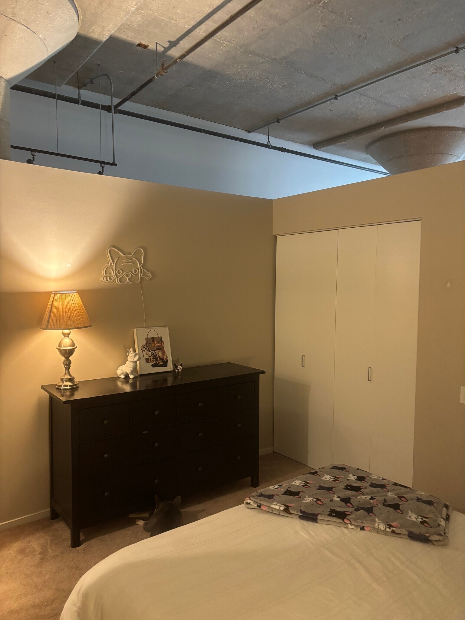 Bedroom - 900 N Kingsbury St