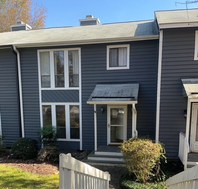 Primary Photo - Available NOW! 3 Bed 2.5 Bath Townhome in ...