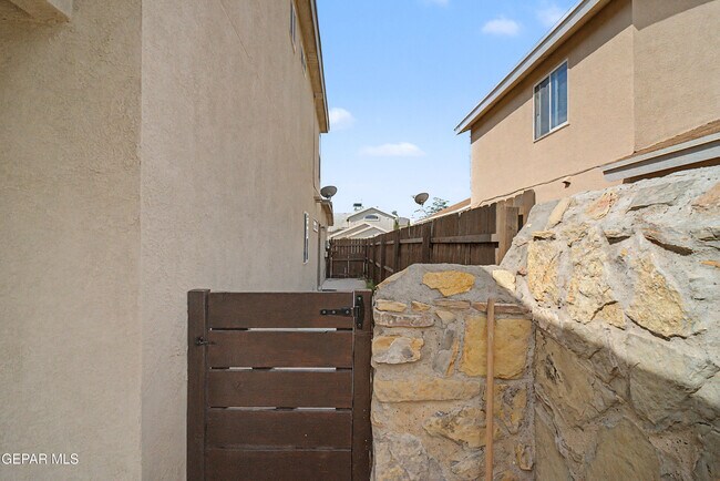 Building Photo - 12741 Tierra Monje Ln