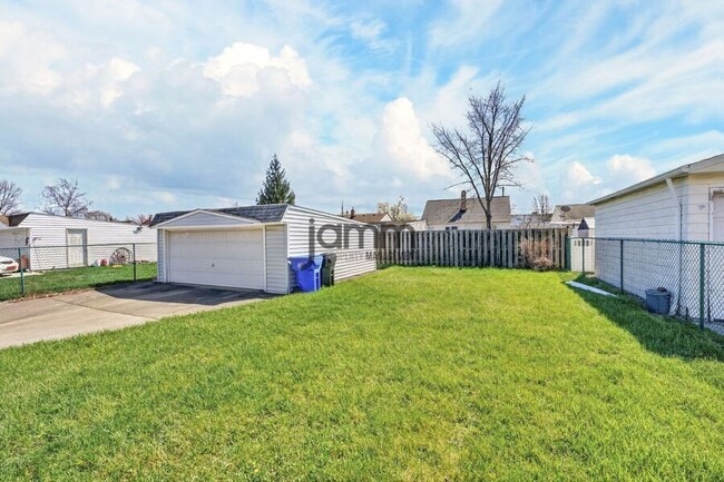 Building Photo - 16261 Remora Blvd