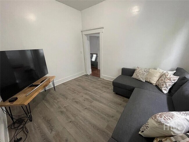 Building Photo - 2206 Barnard St