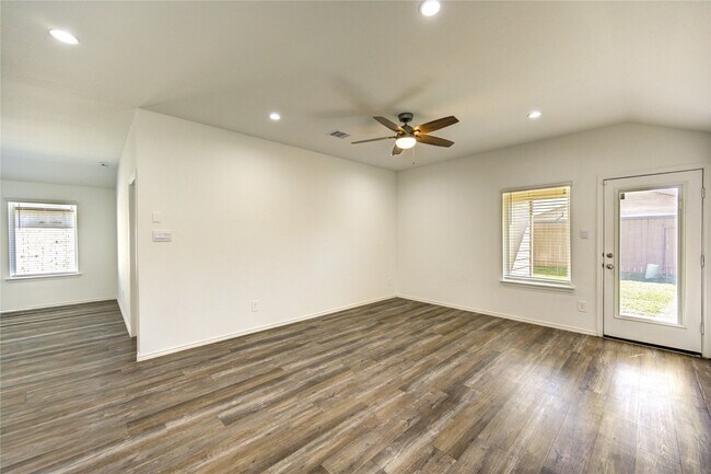 Building Photo - 5406 Castlebury Meadows Dr