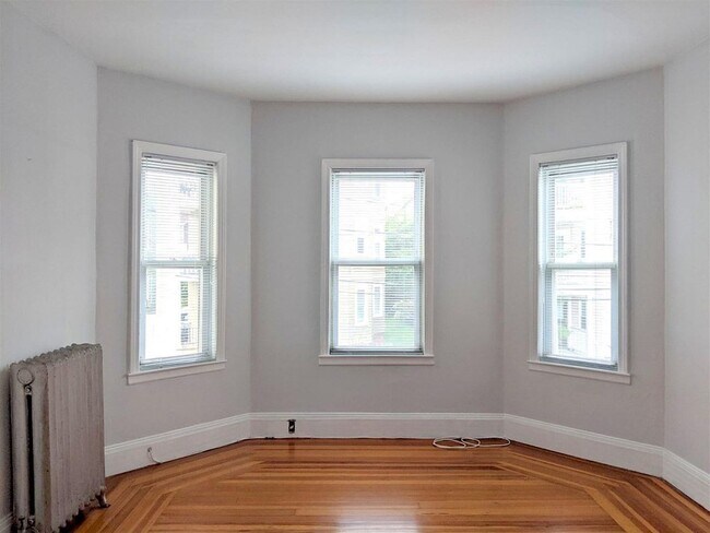 Building Photo - 18 Belknap St