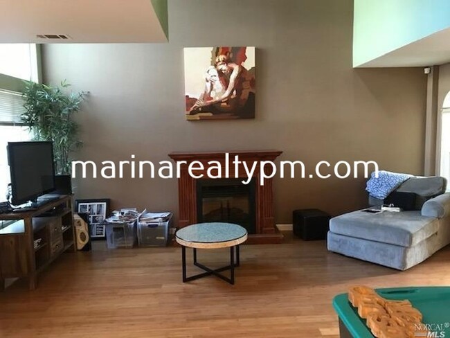 Building Photo - Gorgeous 3 bedroom 2.5 bath 2 story Townho...
