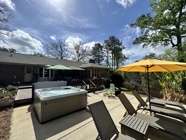 Building Photo - 2640 Varner Dr NE