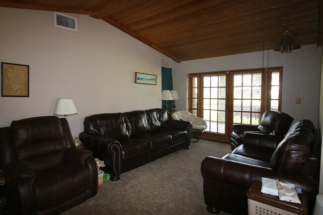 Building Photo - 15512 SW 142nd Ct