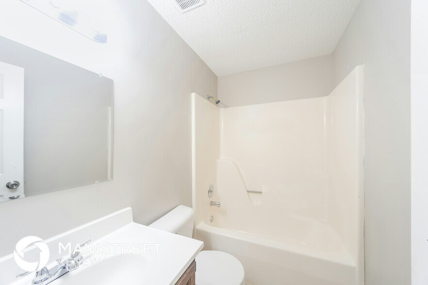 Building Photo - 6055 Chickasaw Dr