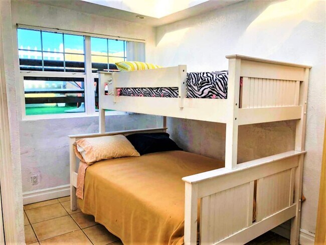 Building Photo - Amazing Townhouse in front of the beach and the ses. Gustavo Lopez AMSI