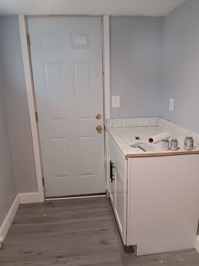 Building Photo - Renovated 3 Bed 2 Bath Single-Family Home ...