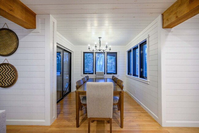 Building Photo - 47 White Pne Rd