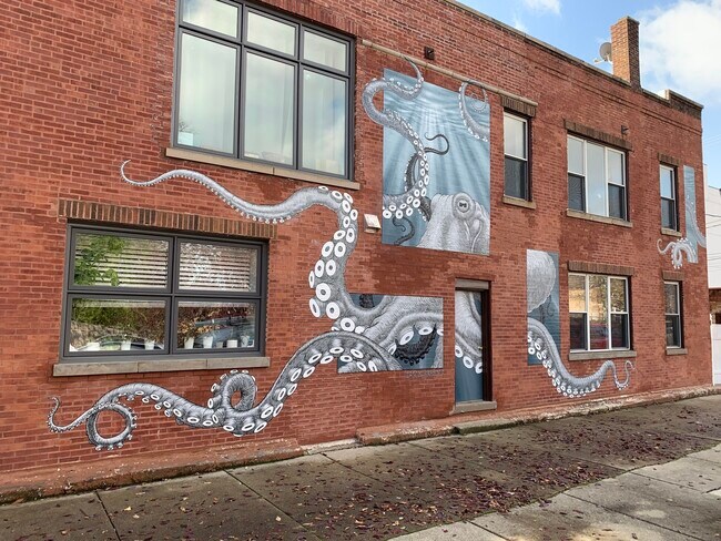 Building Photo - 856 N Fairfield Ave