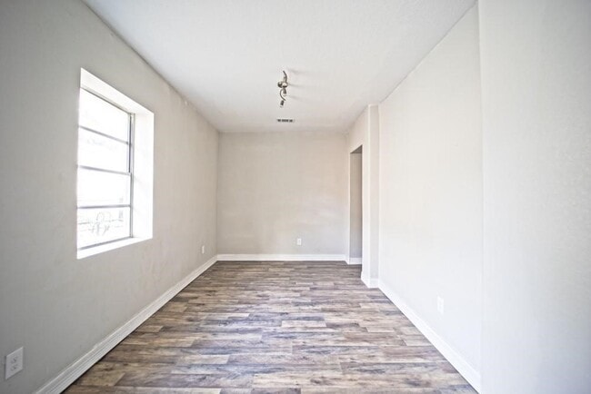 Building Photo - 10434 Burman St