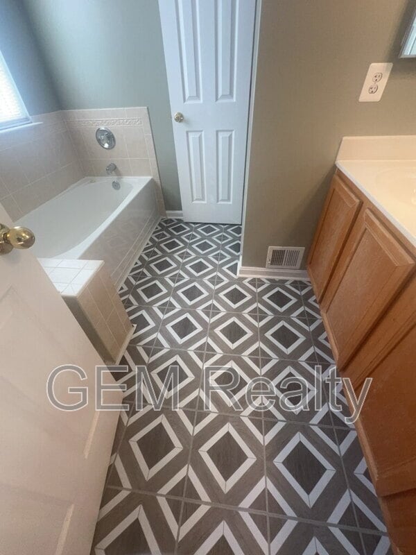 Building Photo - 5218 Drakes Ct