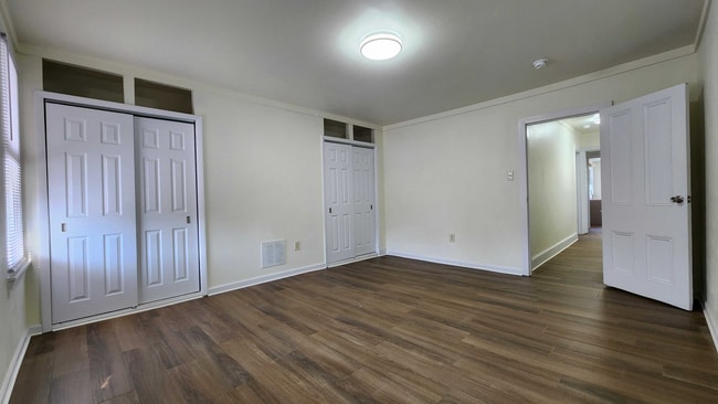 Building Photo - 121 Bausman St