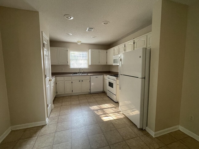 Building Photo - 233 Timber Wind Dr