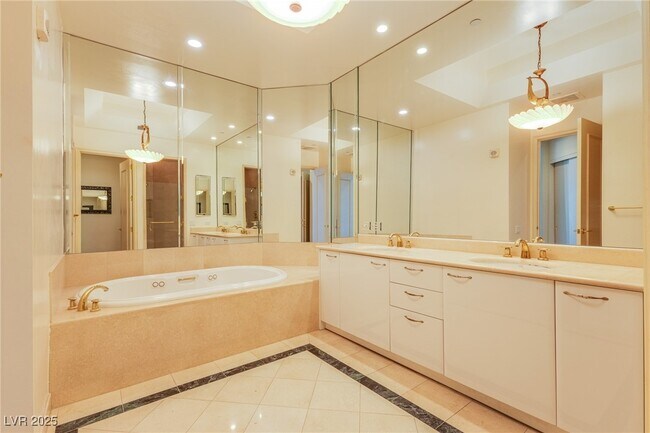 Building Photo - 2857 Paradise Rd