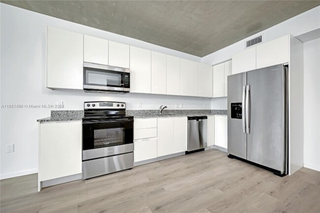 Building Photo - 475 NE 126th St