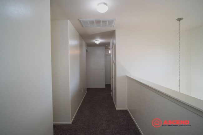 Building Photo - Stunning 2 Story Home!