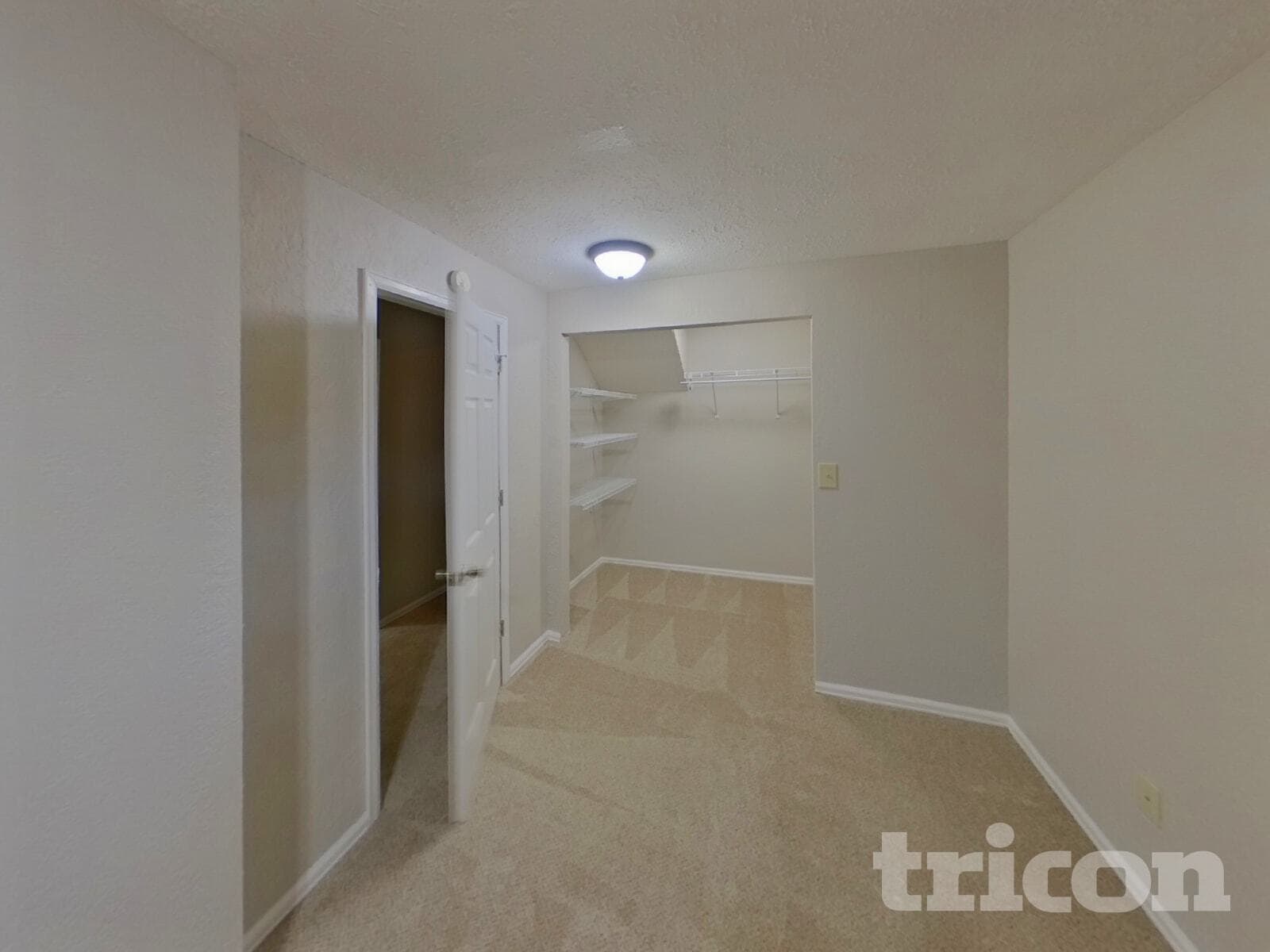 Building Photo - 5528 Old Farm Cir E