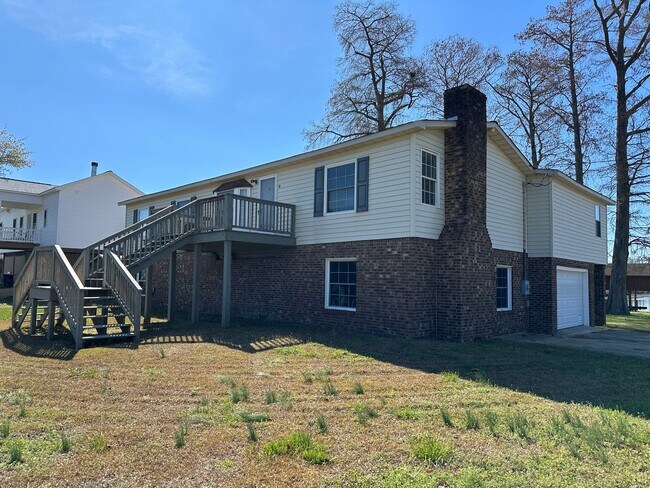 Building Photo - 3 Bedroom Canal Front