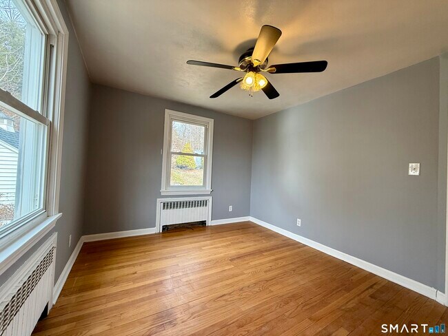 Building Photo - 37 Alexander Ave