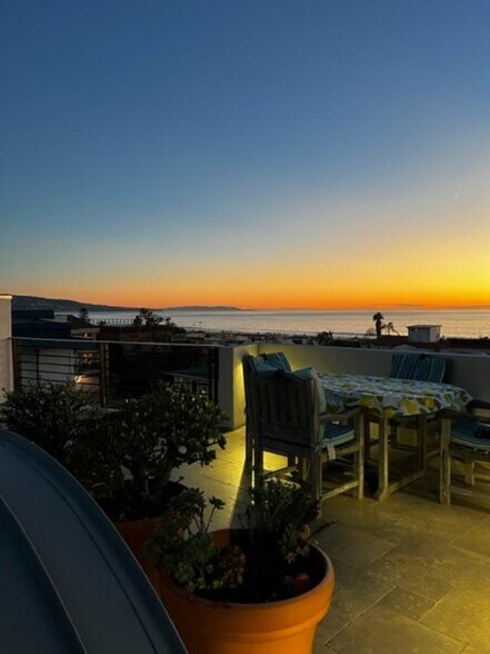 Building Photo - 318 26th St