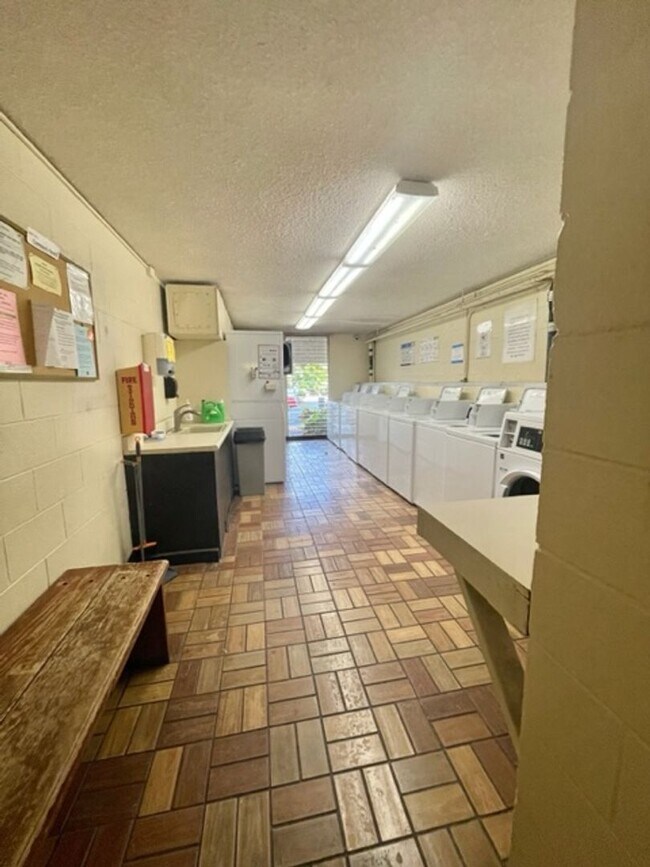 Building Photo - Charming 1-Bedroom, 1-Bath Likini West Unit – Available March 1