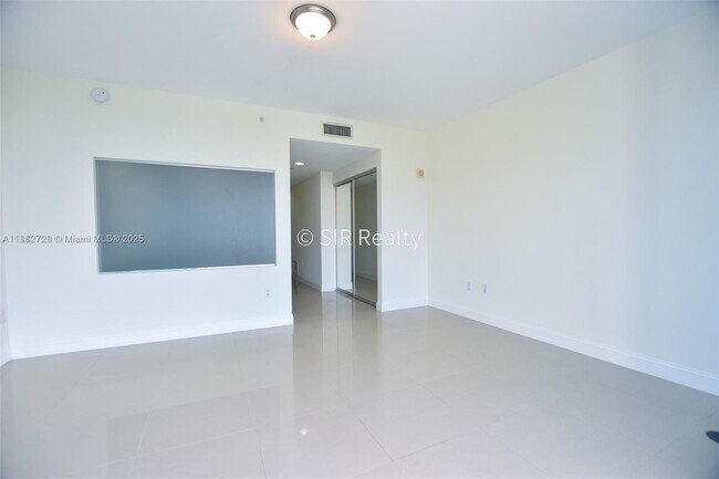 Building Photo - 2950 NE 188th St